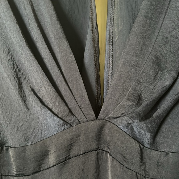 VICI - Maya Satin Tie Back Kimono Maxi Dress - Picture 3 of 7